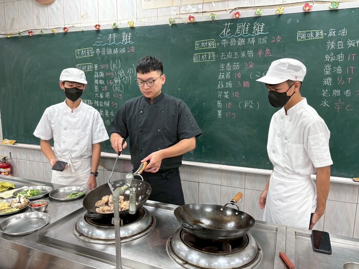 【活動】辦理第4場烹飪業師協同教學-三杯雞塊/花雕雞圖片