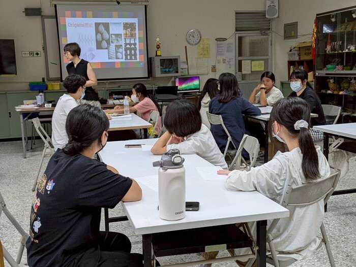 【活動】辦理永續零浪費的設計~在地原住民圖騰實作研習圖片