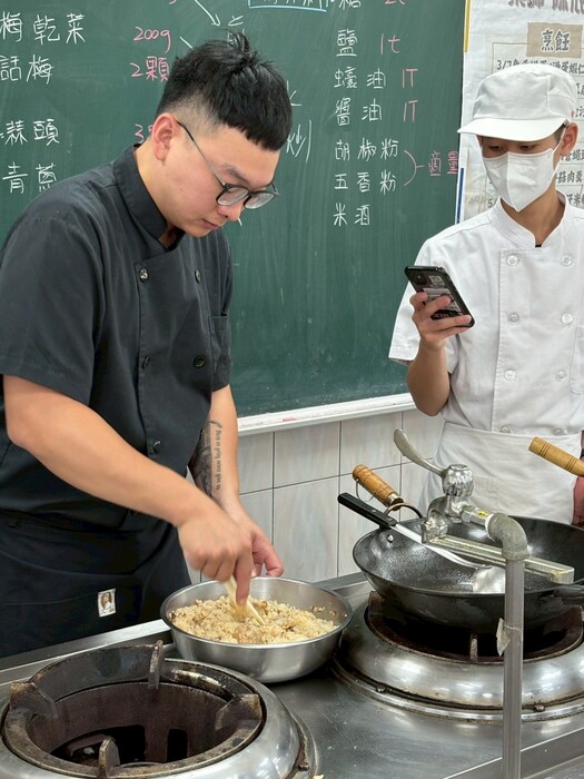 【活動】辦理第7場烹飪業師協同教學-梅乾菜扣肉/筒仔米糕圖片