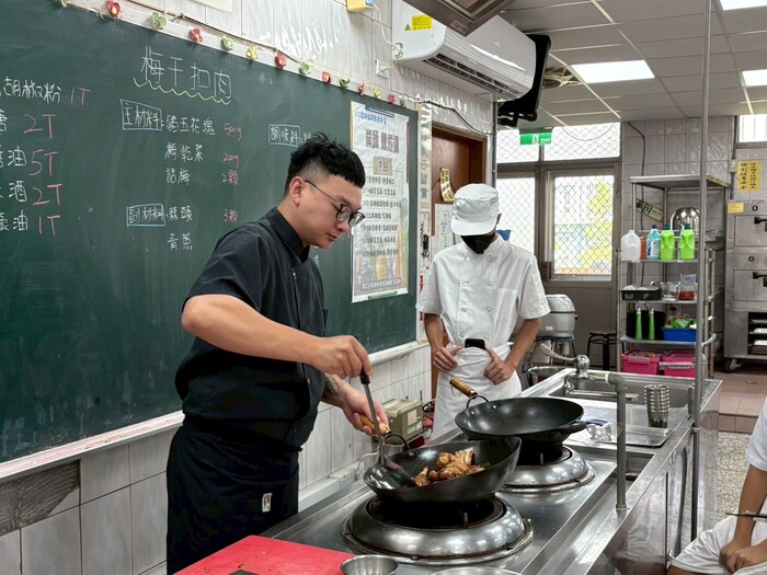 【活動】辦理第7場烹飪業師協同教學-梅乾菜扣肉/筒仔米糕圖片